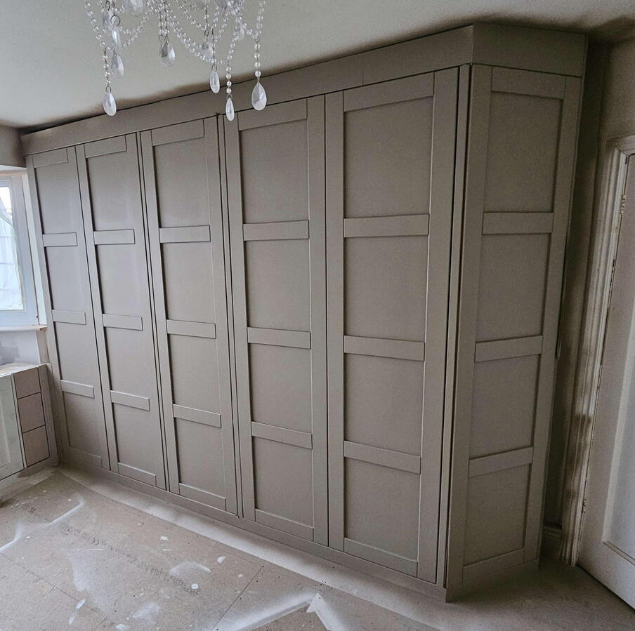 YOU CHOOSE THE PAINT COLOUR TO COMPLIMENT OR MATCH YOUR DECOR, DONT SETTLE FOR OFF THE SHELF COLOURS